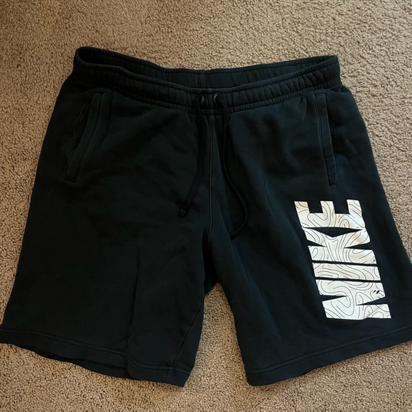 Nike Shorts - Size L/G - Picture 3 of 5